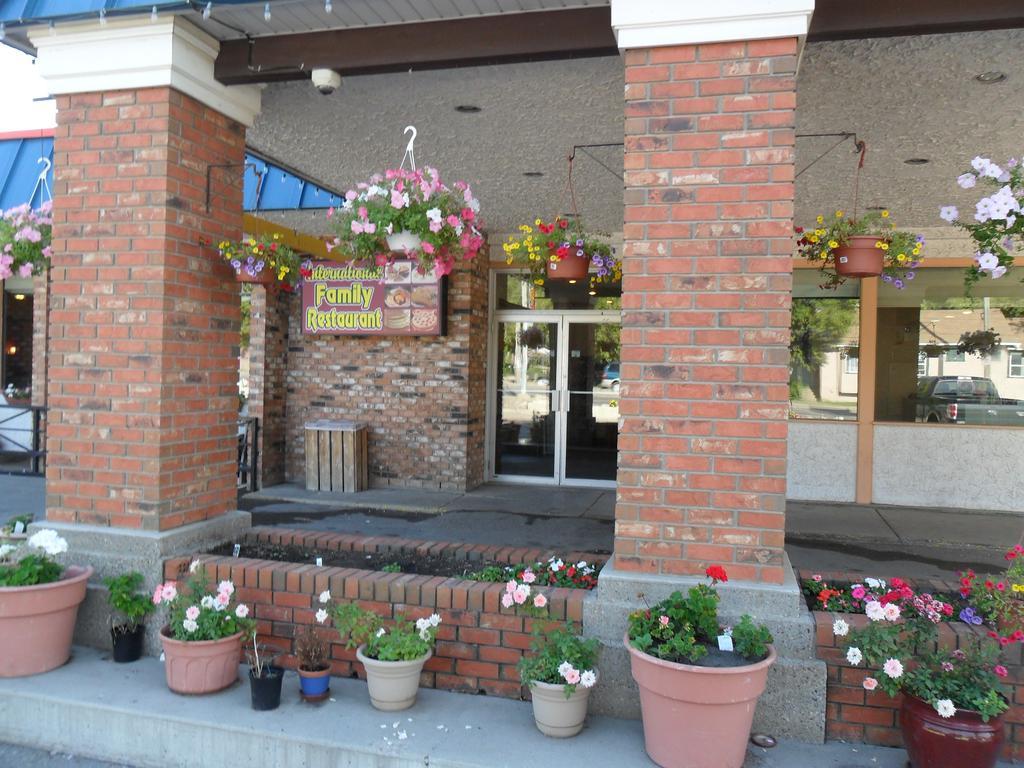 Northwoods Inn & Suites Saskatoon Exterior photo